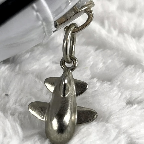 LAST ONE Elizabeth Arden White Glossy Wristlet Cosmetic Bag NIB - Picture 4 of 7